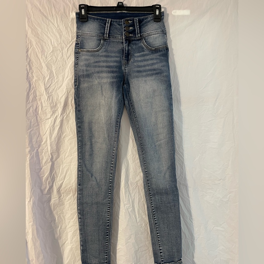 Wallflower sassy high rise jeans size 3